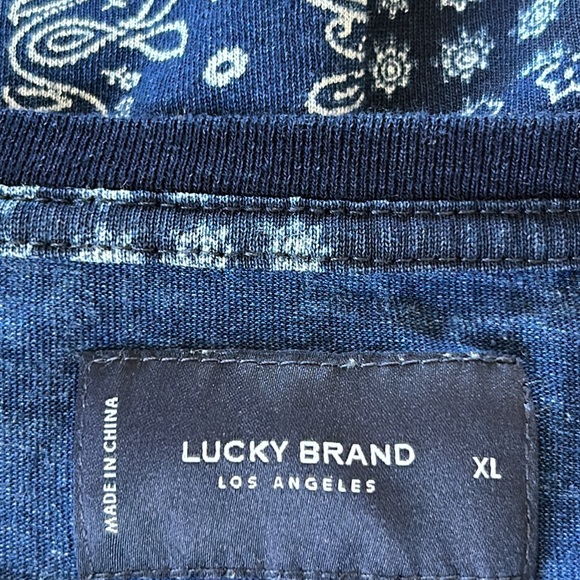 Lucky Brand Indigo Bandana Print Tee Shirt Men's XL - Picture 3 of 13